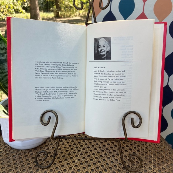 Pauline Johnson The Story of an American Indian by Lucie Hartley 1980 Hardback - Picture 11 of 13